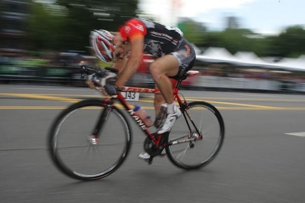 David Guttenplan (Mountain Khakis) won the first sprint