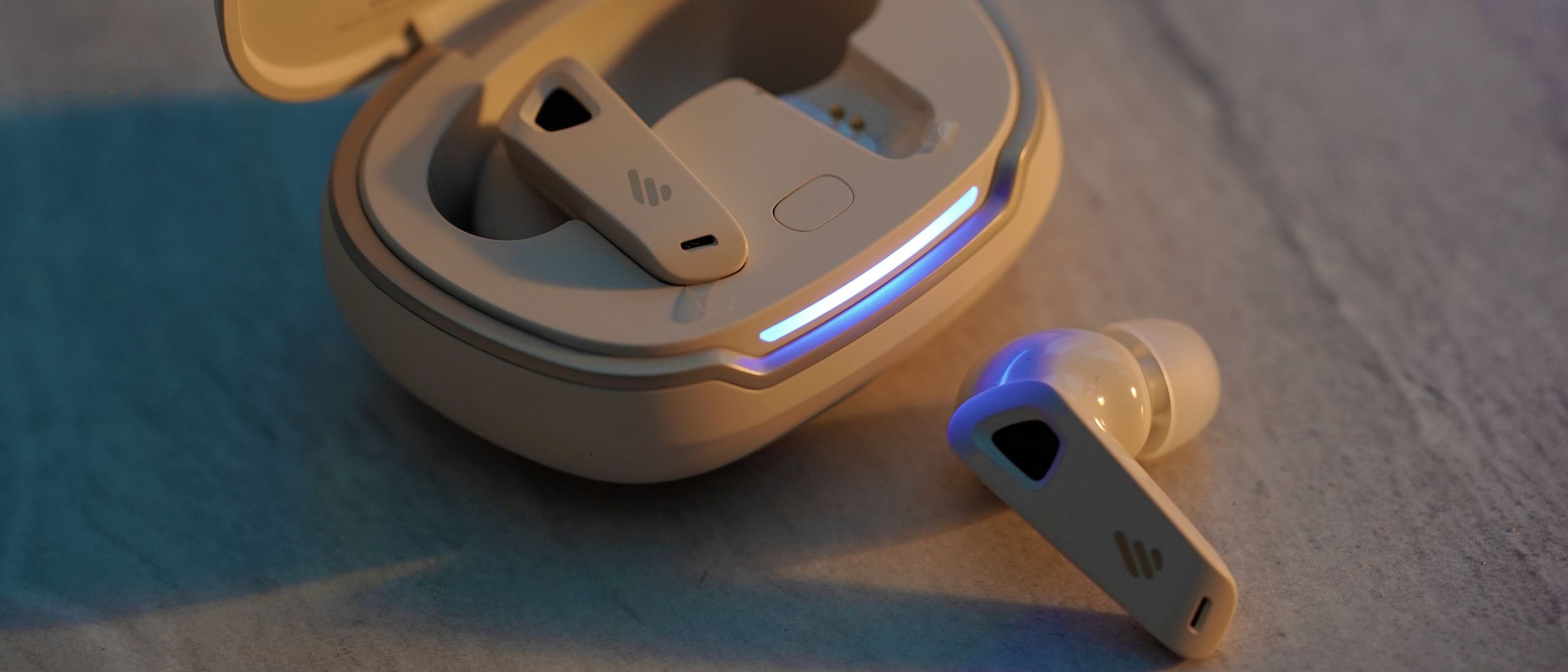 【ほぼ新品】EDIFIER NeoBuds Pro 2 EDIFIER-NeoBuds-Pro-2-