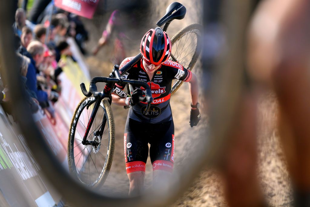RUDDERVOORDE BELGIUM OCTOBER 23 Rider of Team Pauwels Sauzen Bingoal competes during the 35th Superprestige Ruddervoorde 2021 Womens Elite CX Superprestige2022 SPRuddervoorde on October 23 2021 in Ruddervoorde Belgium Photo by Luc ClaessenGetty Images