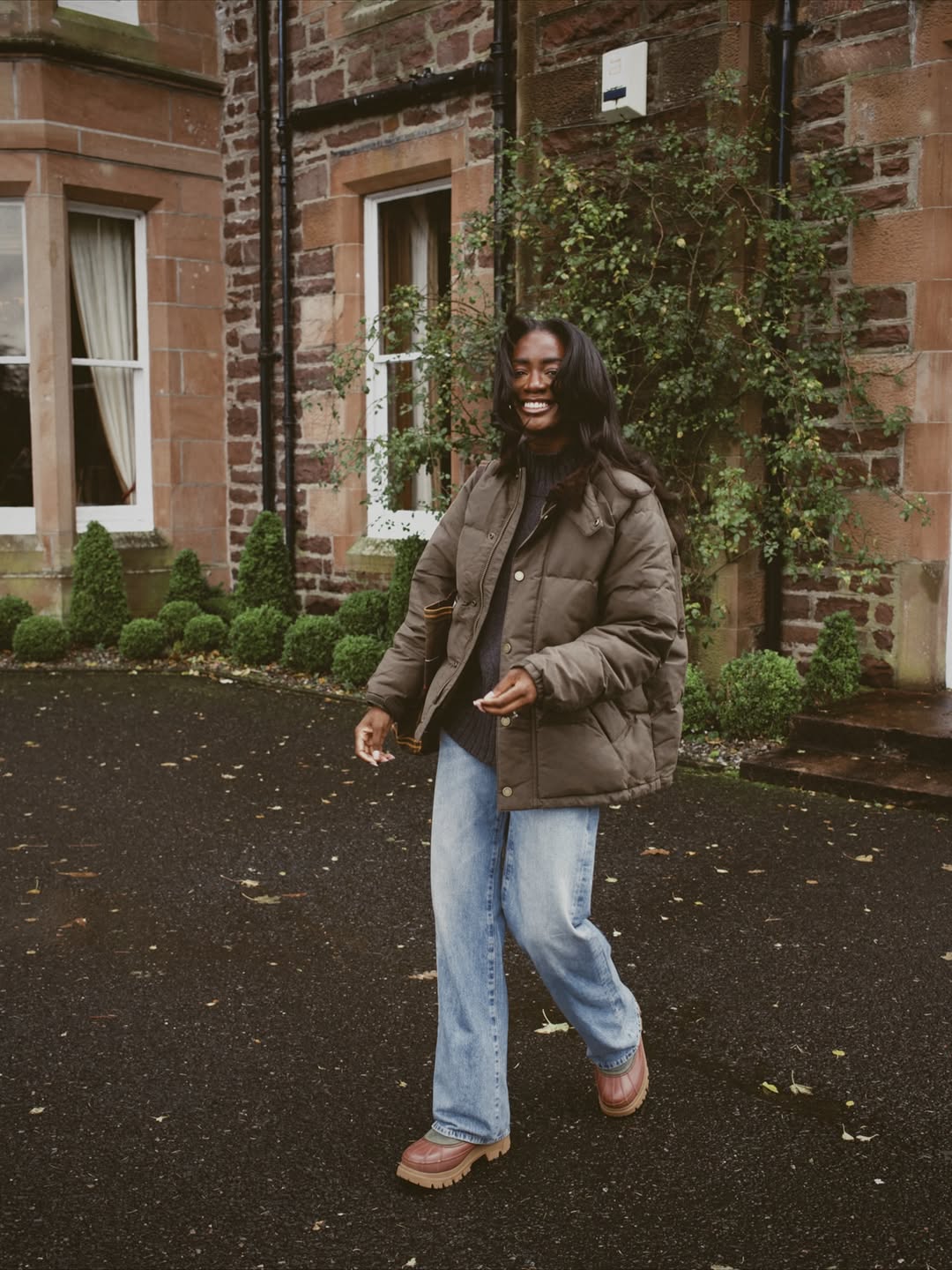 woman wearing wearing puffer coat outfit 2025