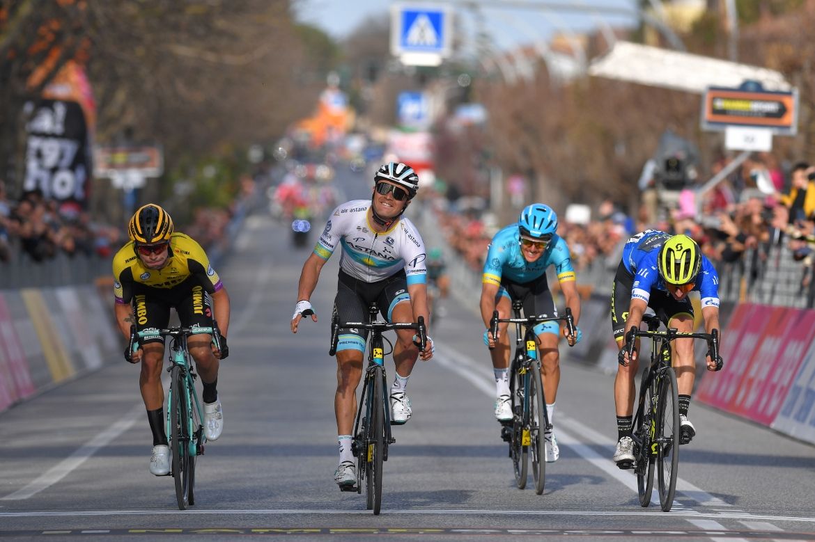 After being caught by the chase group, Alexey Lutsenko (Astana) still managed to win the sprint