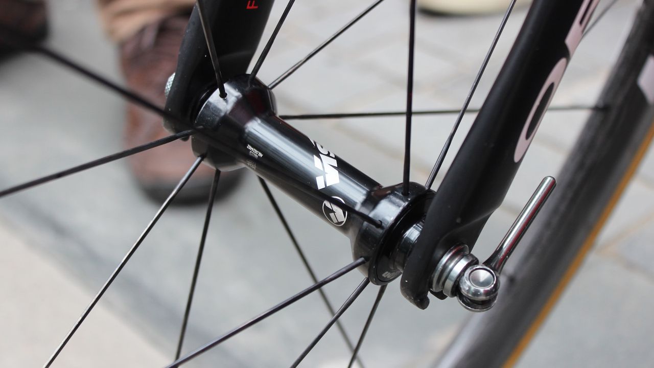 A closer look at the front hub and fork dropouts