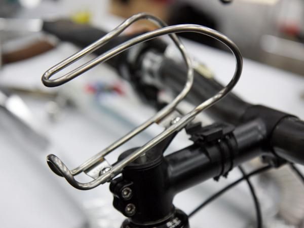 Andrews King Cage showed off its steerer-mounted bottle cage bracket.