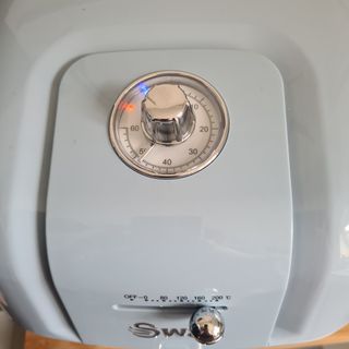 Close up of the temperature dial on a Swan Retro air fryer