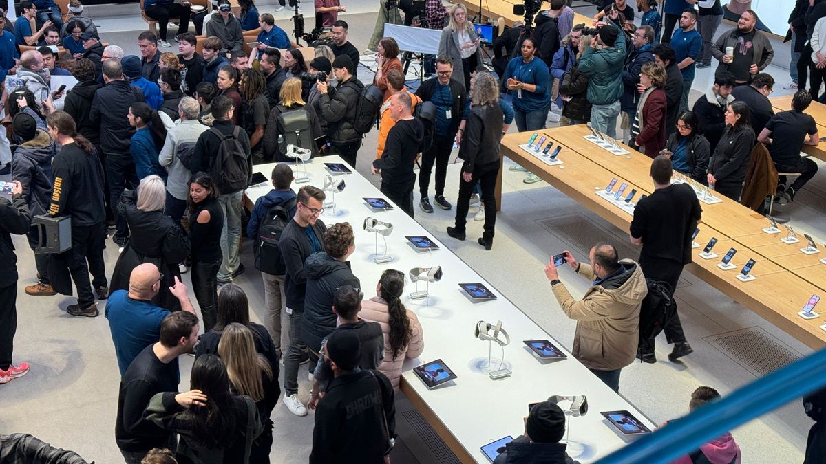 Apple Vision Pro store launch