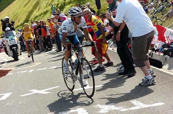 The young Spanish rider Contador is strong in the young rider's classification
