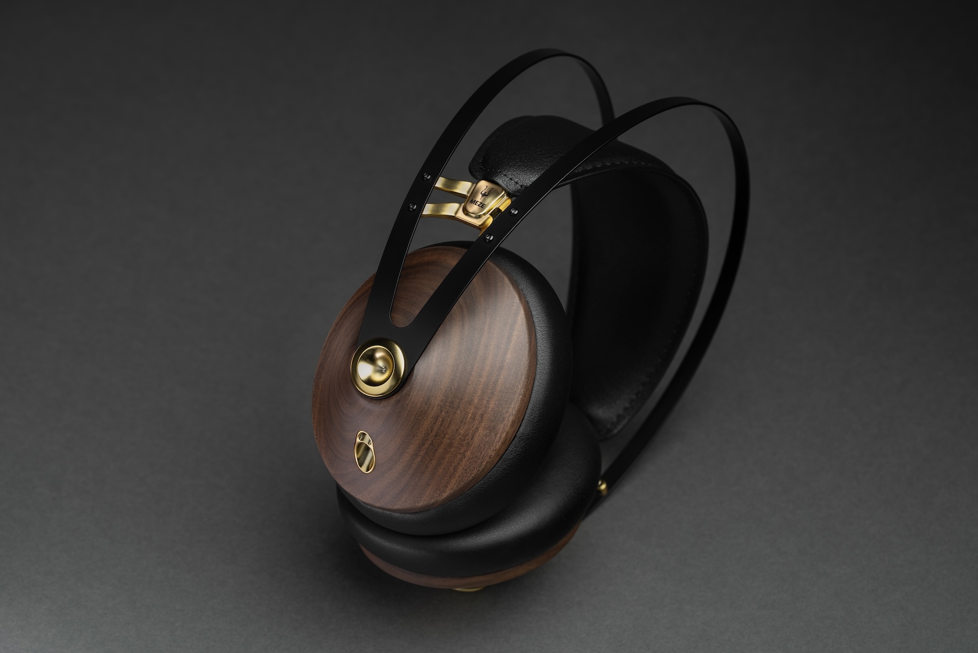 Meze Audio 99 Classics (2nd Generation) from different angles