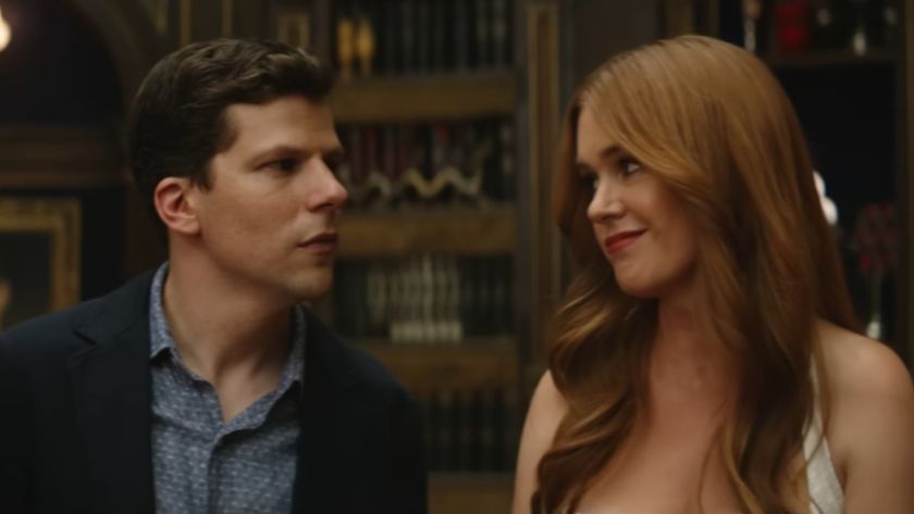 From left to right: Jesse Eisenberg looking at Isla Fisher. 