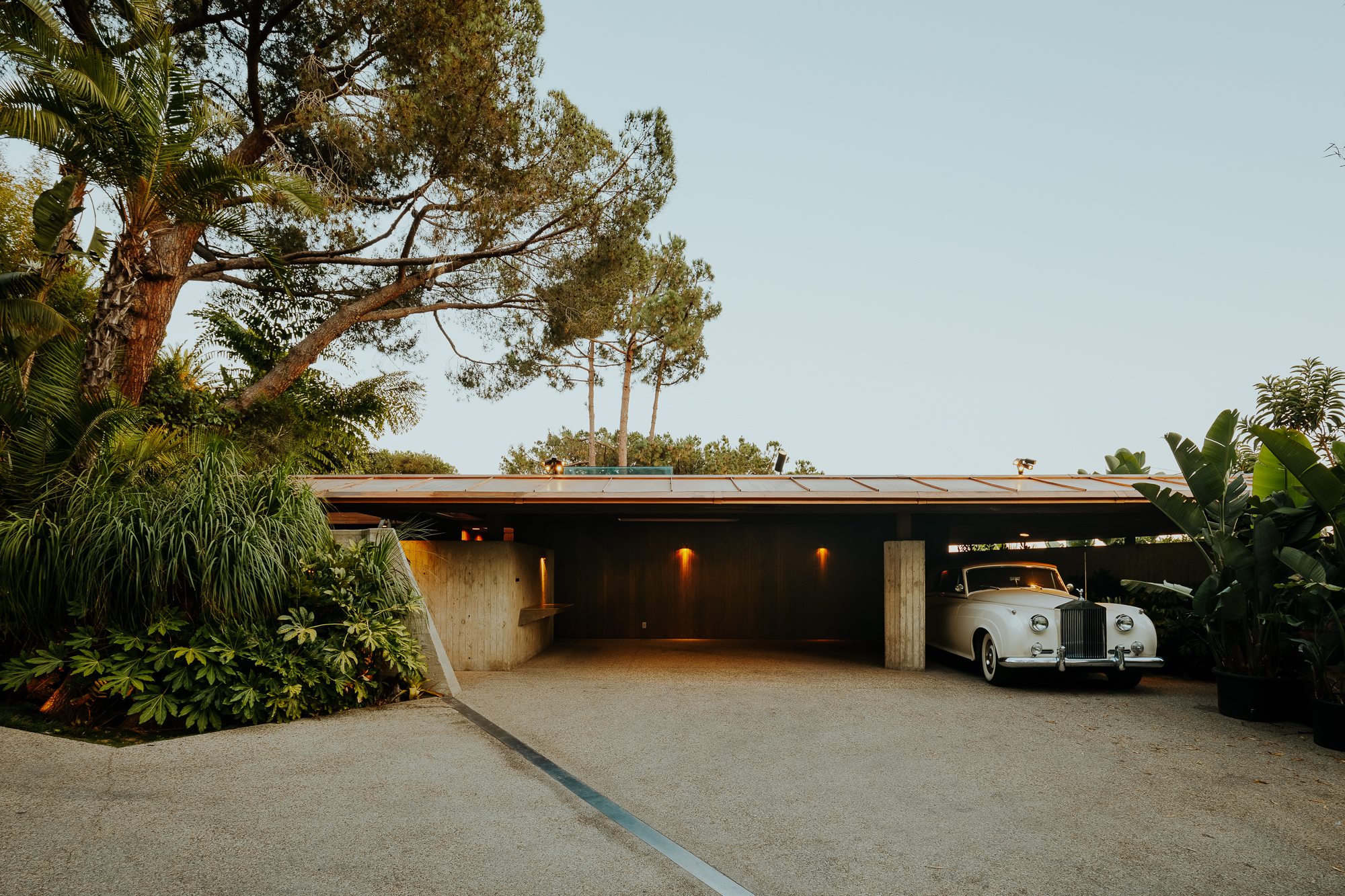 Sheats-Goldstein Residence in LA with its concrete sloped roof, pool and green open grounds