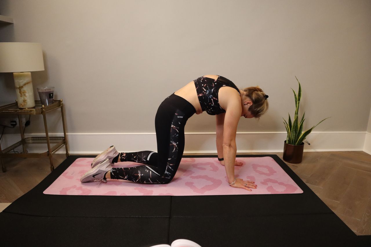 LDN Mum's Fitness founder Sarah Campus demonstrating the cat/cow stretch