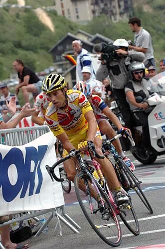 Gilberto Simoni (Saunier Duval) on the climb