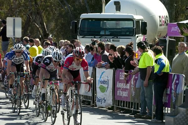 The peloton heads past the Elgas Truck in the home straight in Echuca.