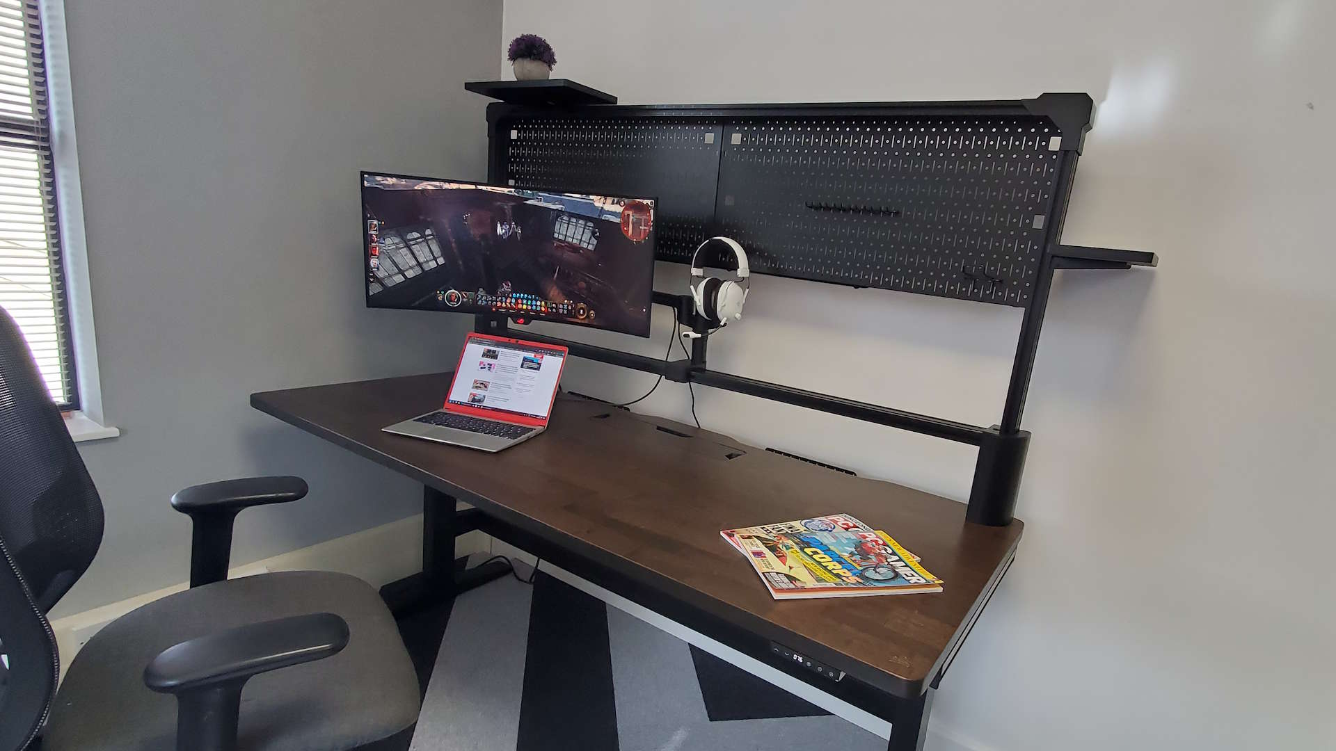 Corsair Platform:6 Creator Edition gaming desk