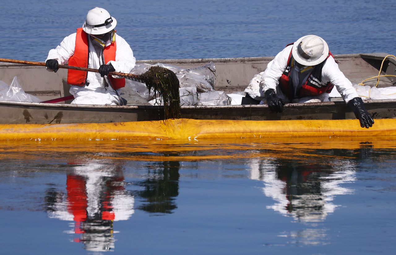 Cleaning up oil