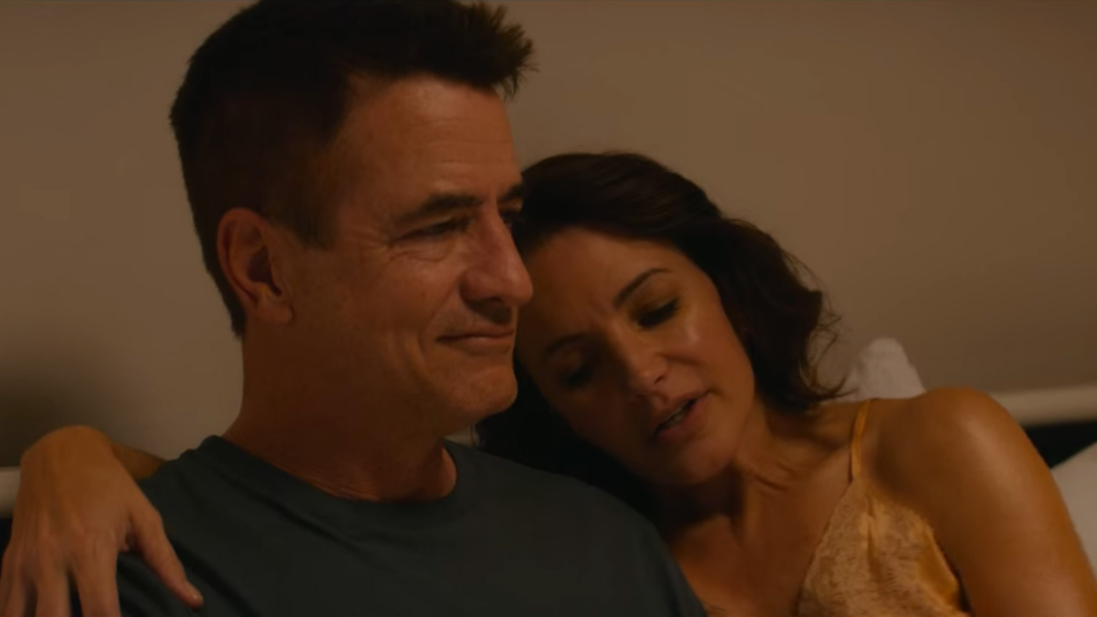Dermot Mulroney and Kristin Davis in "Deadly Illusions" on Netflix.