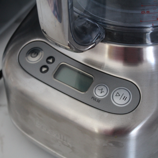 Controls on the Breville Paradice 16