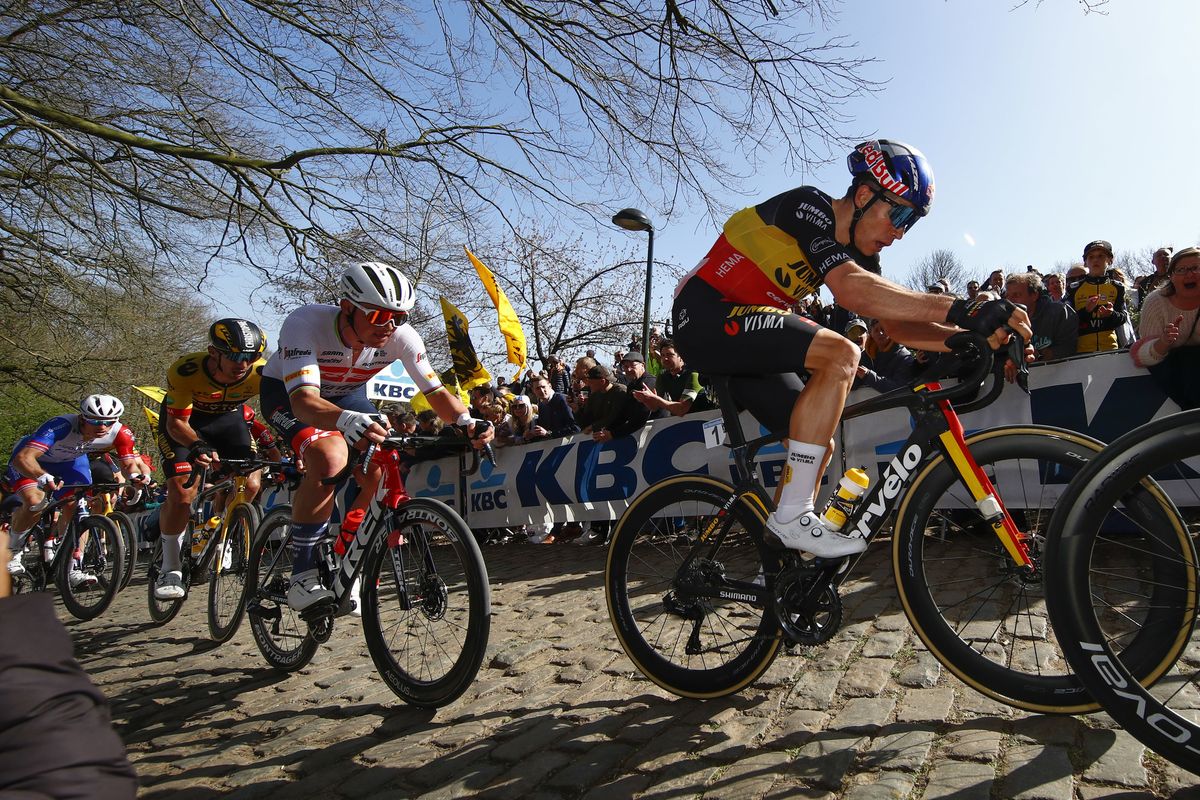Gent Wevelgem 2022 - 84th Edition - Ypres - Wevelgem 248,8 km - 27/03/2022 - Wout Van Aert (BEL - Team Jumbo - Visma) - Mads Pedersen (DEN - Trek - Segafredo) - photo Luca Bettini/SprintCyclingAgency&Acirc;&copy;2022