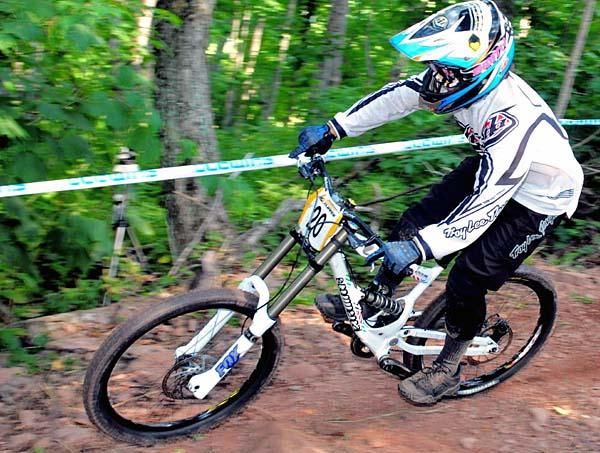 Daniel Sims (Smith Optics-BlueShark) riding to fifth place