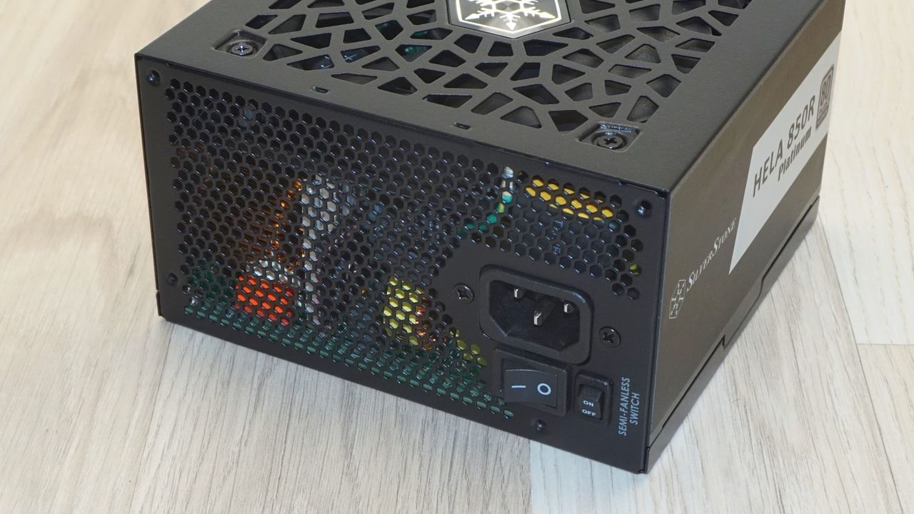 SilverStone Hela 850R Platinum PSU