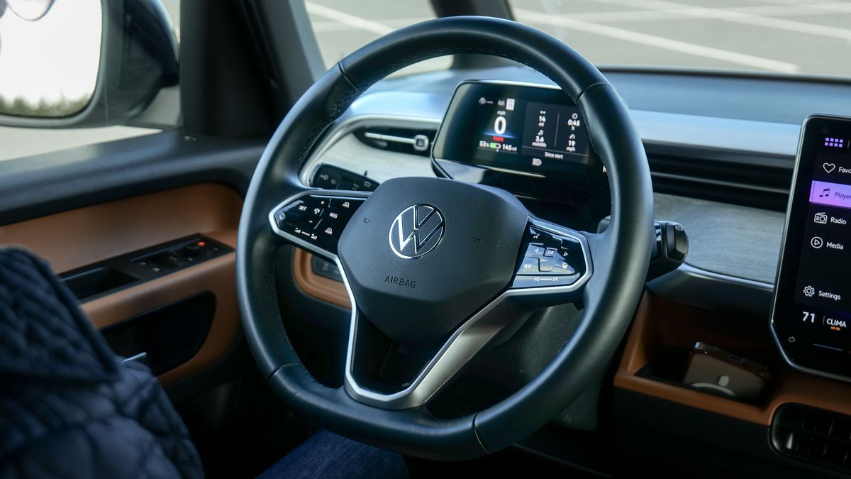2025 Volkswagen ID. Buzz Pro S Plus 4MOTION test drive.