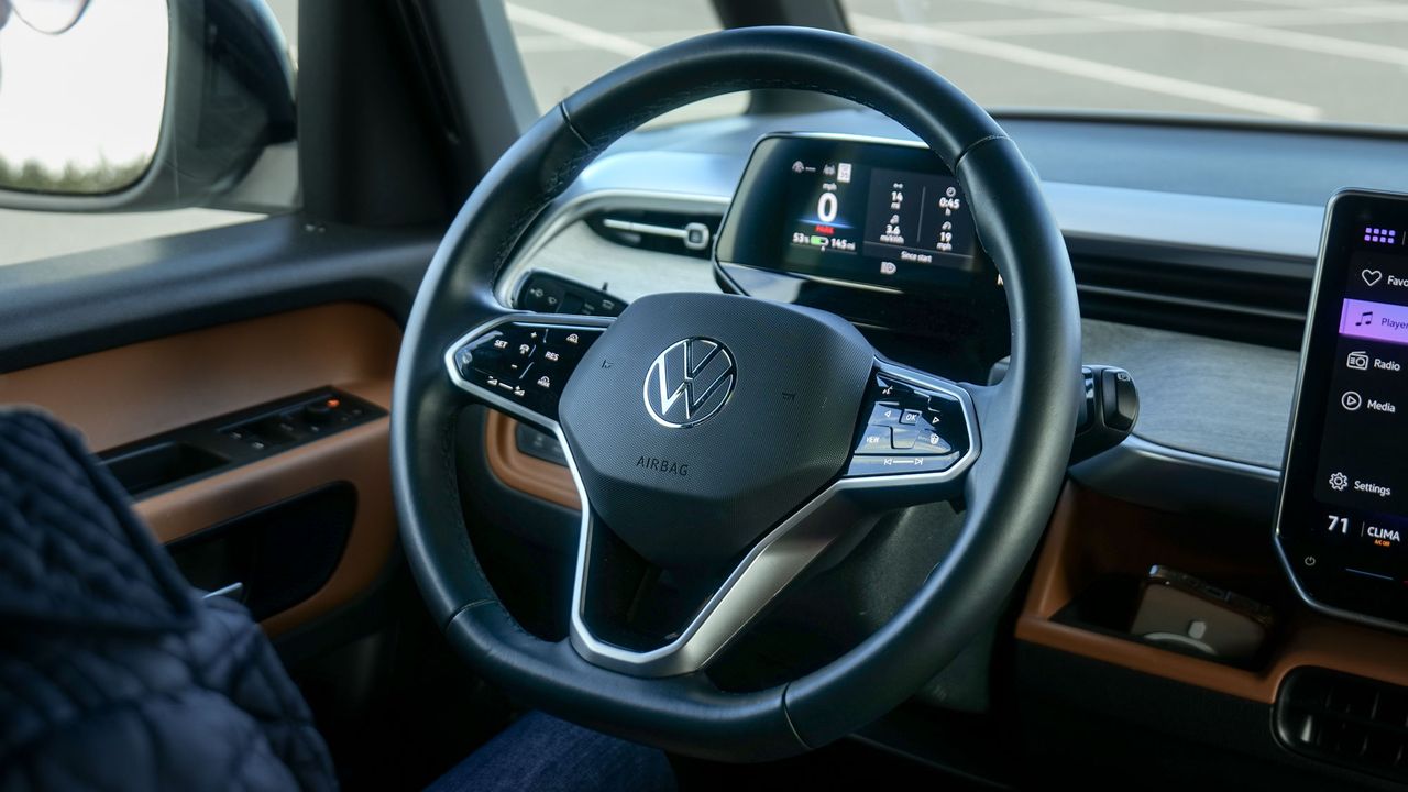 2025 Volkswagen ID. Buzz Pro S Plus 4MOTION test drive.