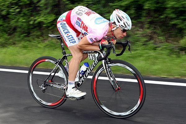 Giovanni Visconti (Quick Step) gets aero so his pink jersey wouldn't fly away on stage eight.