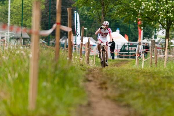 Junior Christian Pf&auml;ffle (Rothaus Poison-Bikes) takes a drink