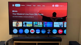 Google TV-homescherm op Sony Bravia 8 TV