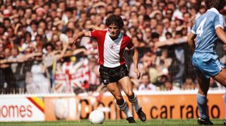 SOUTHAMPTON, UNITED KINGDOM - AUGUST 16: England captain Kevin keegan in action on his Southampton home debut following his move from SV Hamburg, against Manchester City at The Dell on August 16, 1980 in Southampton, England. (Photo by Duncan Raban/Allsport/Getty Images)