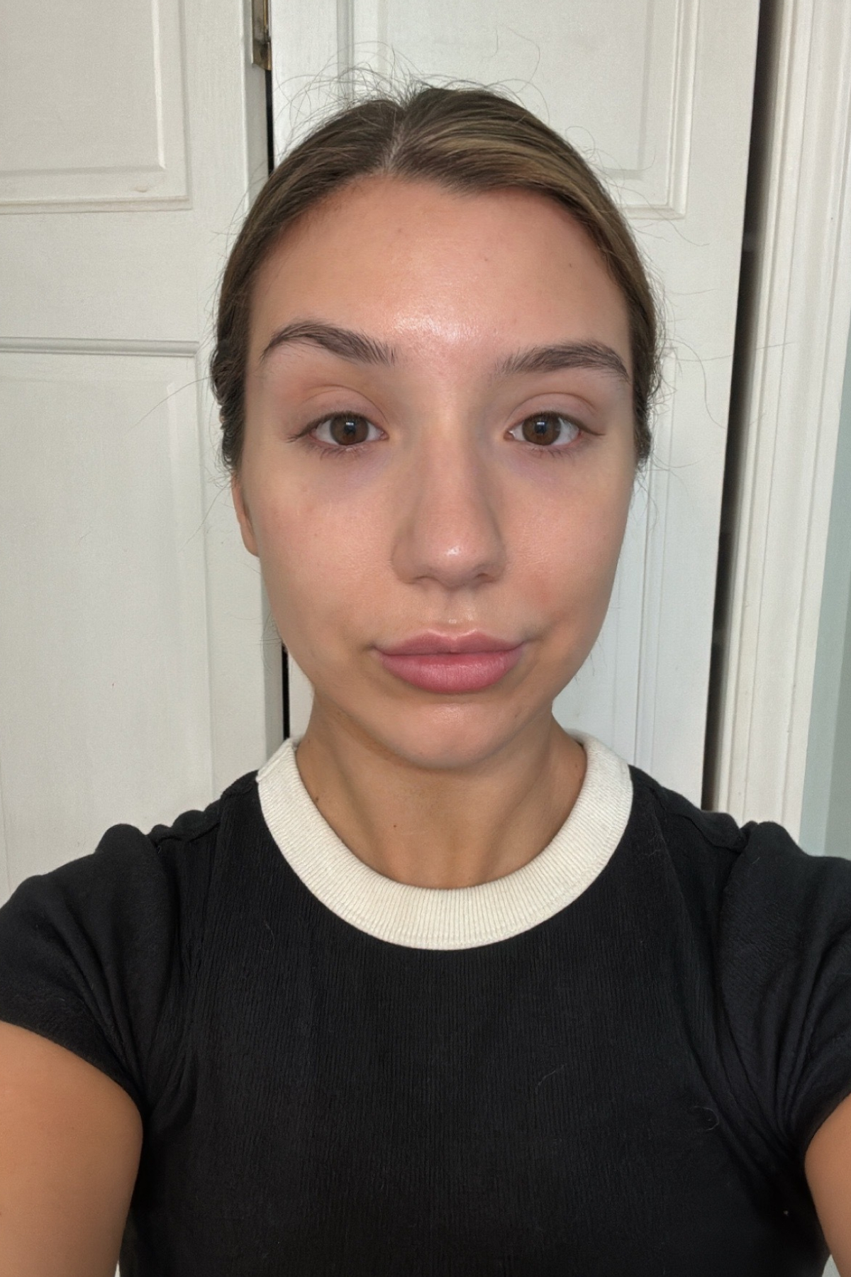 Alaina Gagliano before testing the Lancôme Teint Idole Ultra 24H Wear Matte Foundation with a black shirt and no makeup.
