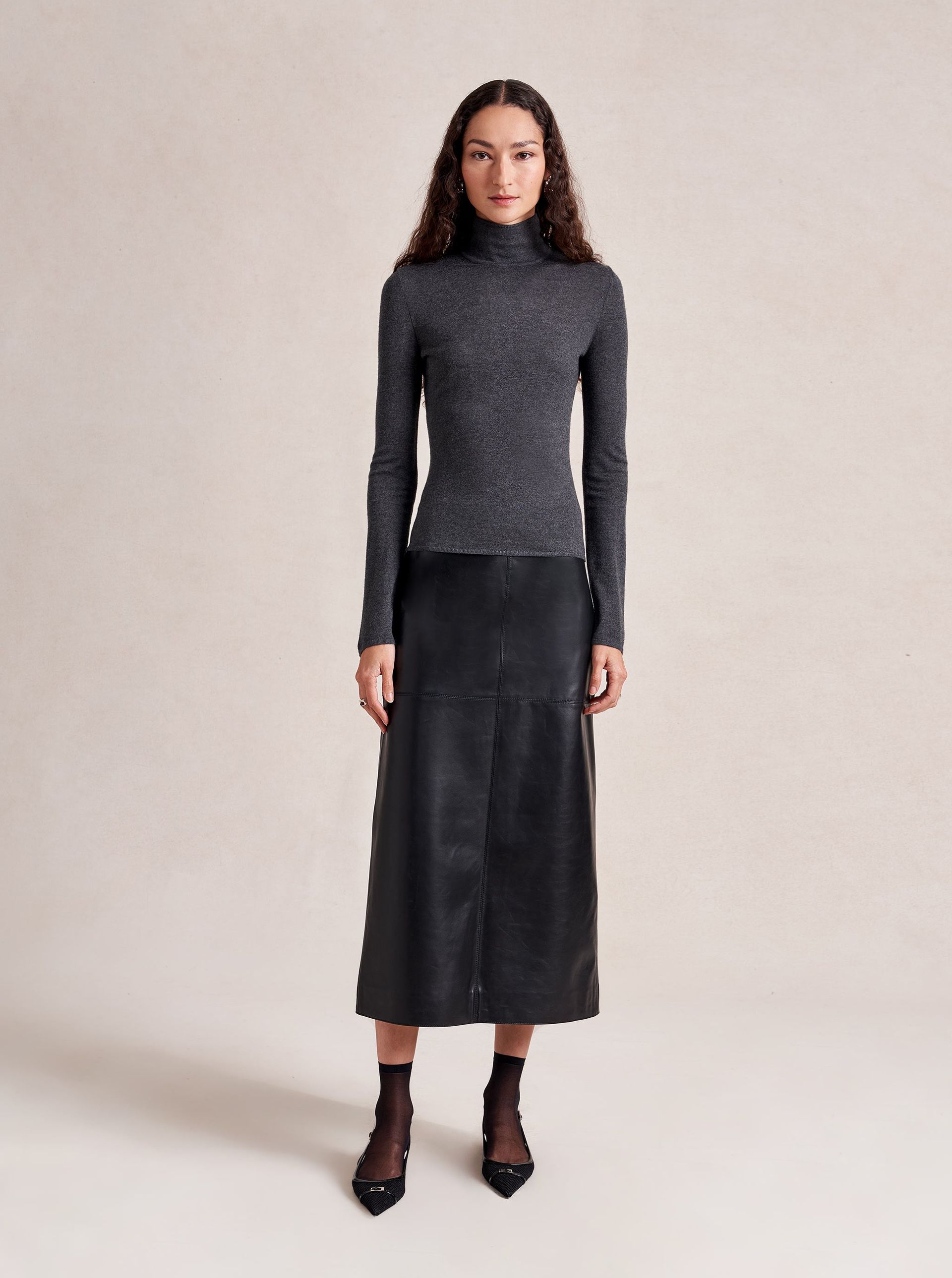 Vega Skirt 00 in Black