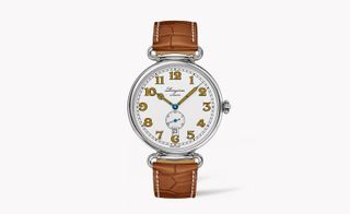 Watch with honey-coloured numerals on a white-lacquered dial