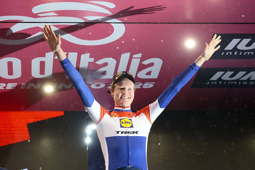 Lidl-Trek's Dutch rider Daan Hoole celebrates on the podium after winning the 10th stage of the 108th Giro d'Italia cycling race of 28.6kms individual time-trial from Lucca to Pisa on May 20, 2025. (Photo by Luca Bettini / AFP)