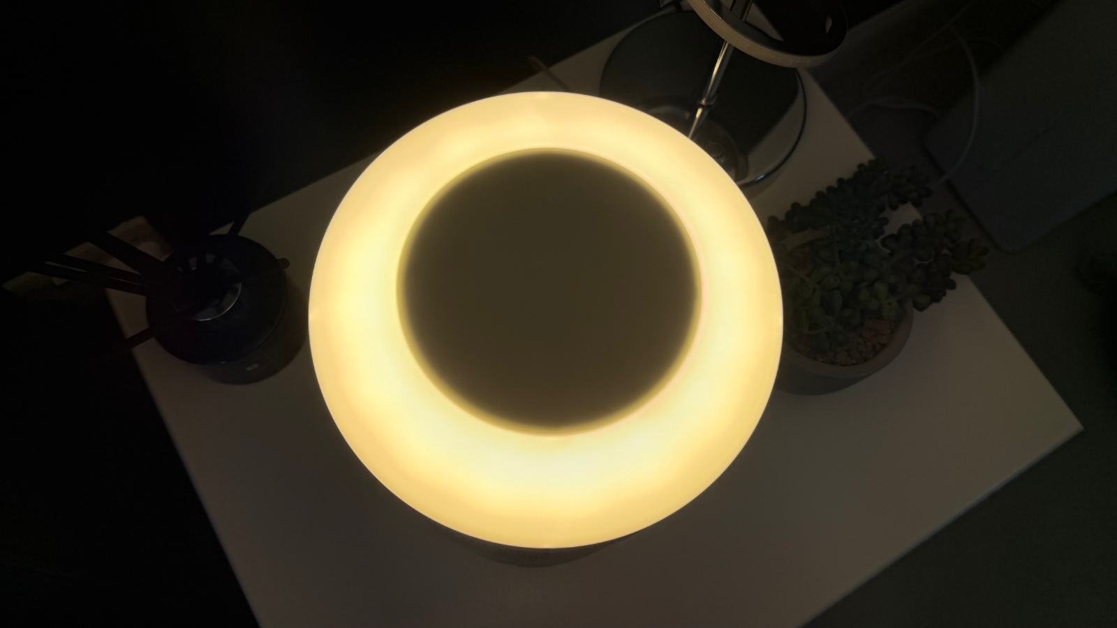 Illuminated ring light on the Blueair Mini Restful used for sunrise wake-up and night light functions