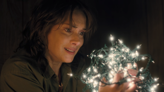 Winona Ryder with a bunch of christmas lights in Stranger Things Season 1