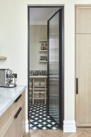 Back kitchen for extra storage in a modern kitchen