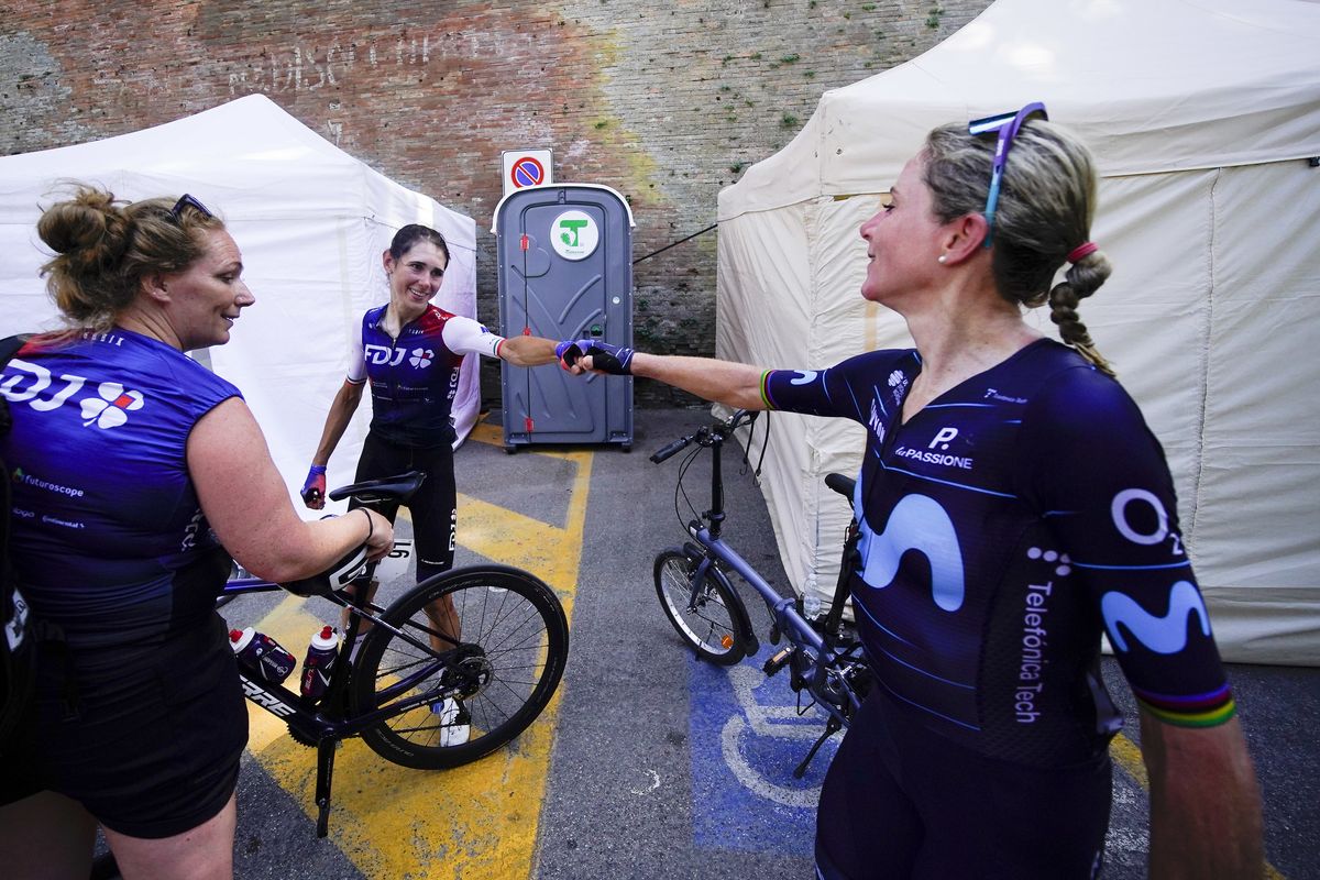 Giro d'Italia Donne 2022 - 33rd Edition - 4th stage Cesena - Cesena 120,9 km 04/07/2022 - Marta Cavalli (ITA - FDJ Nouvelle-Aquitaine Futuroscope) Annemiek Van Vleuten (NED - Movistar Team) - photo Massimo Fulgenzi/PMG Sport/SprintCyclingAgency&Acirc;&copy;2022