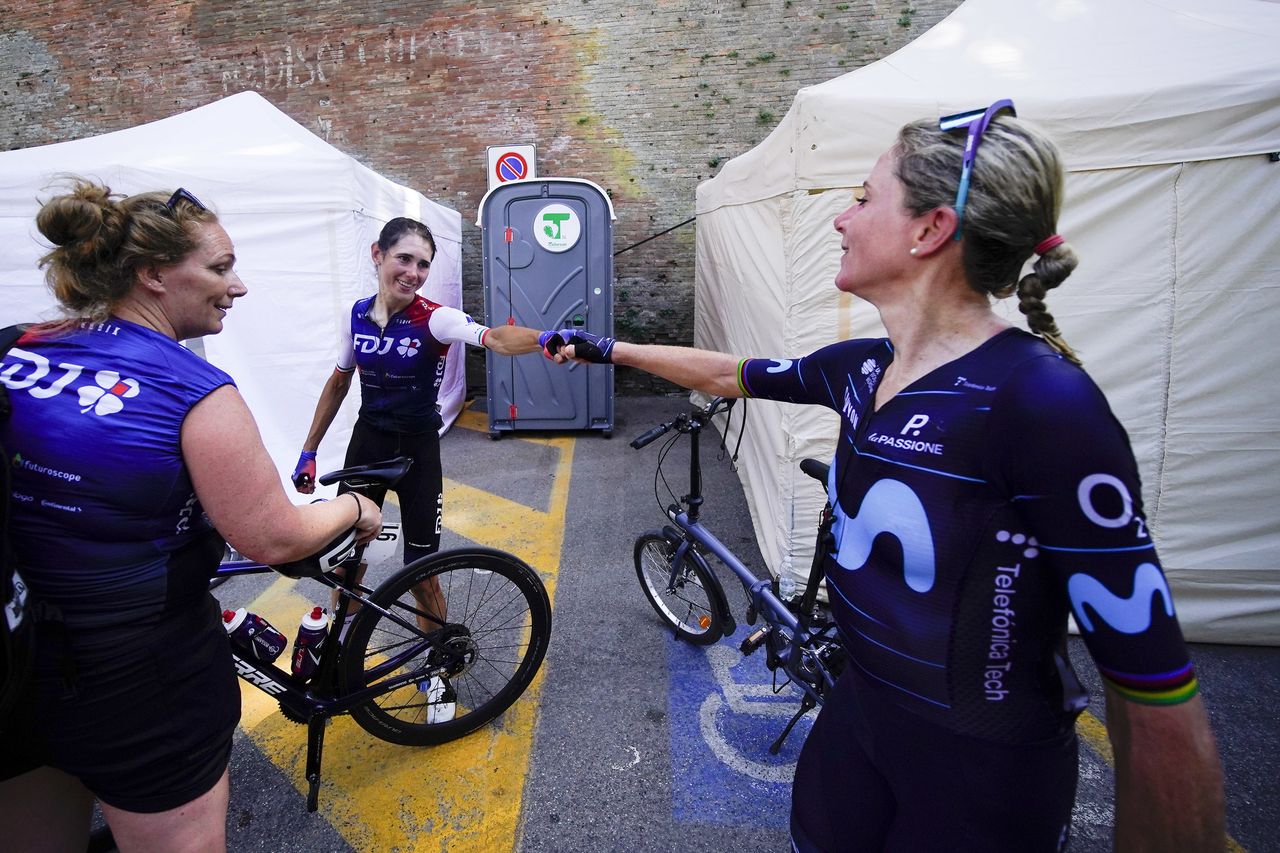 Giro d'Italia Donne 2022 - 33rd Edition - 4th stage Cesena - Cesena 120,9 km 04/07/2022 - Marta Cavalli (ITA - FDJ Nouvelle-Aquitaine Futuroscope) Annemiek Van Vleuten (NED - Movistar Team) - photo Massimo Fulgenzi/PMG Sport/SprintCyclingAgency&Acirc;&copy;2022