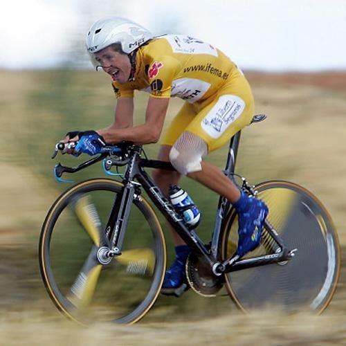 Roberto Heras (Liberty Seguros) may be a lightweight, but today he rode faster than anyone in any grand tour long TT, save for Ruben Plaza.