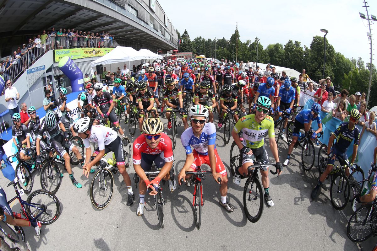 The peloton ready to roll out
