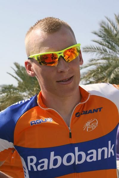 Robert Gesink (Rabobank) awaits the start of stage four.