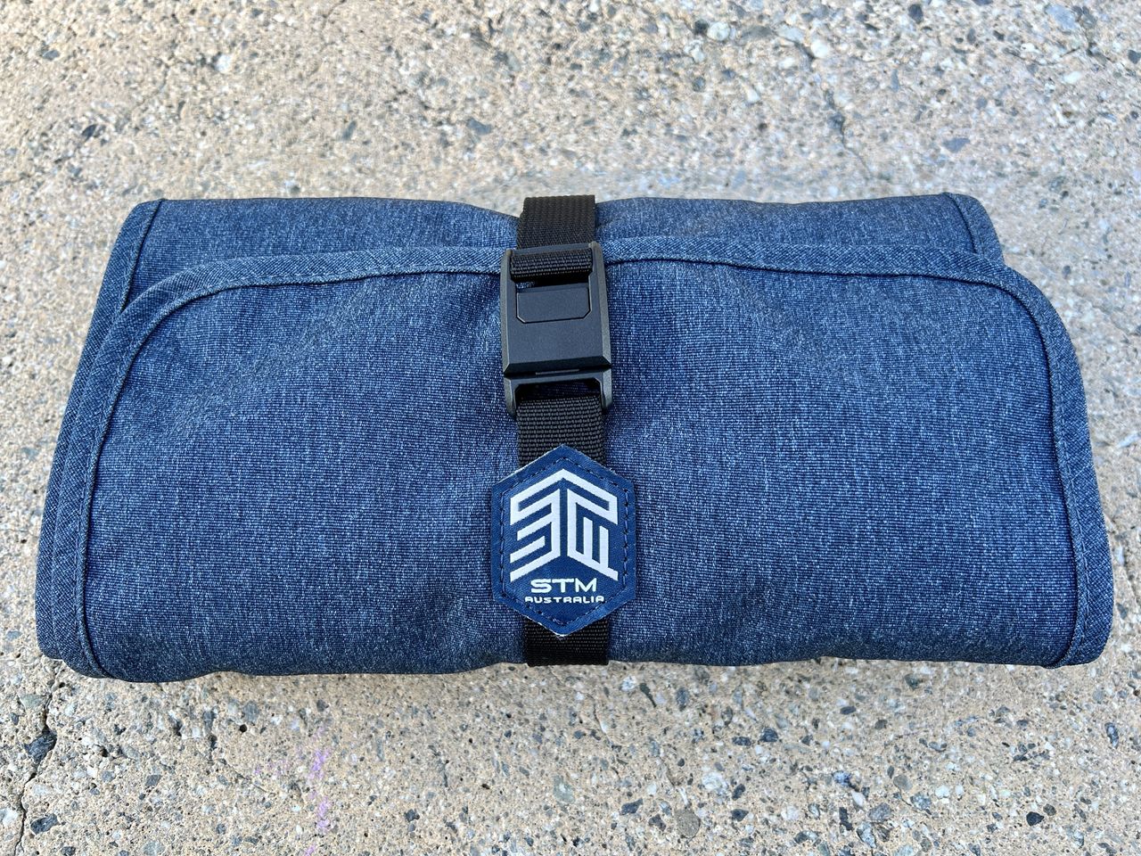 Stm Dapper Wrapper Slate Blue Closed Flat
