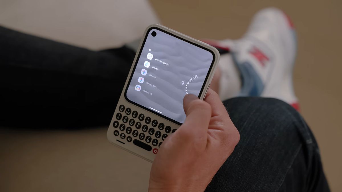 Hands-on with the Clicks Communicator