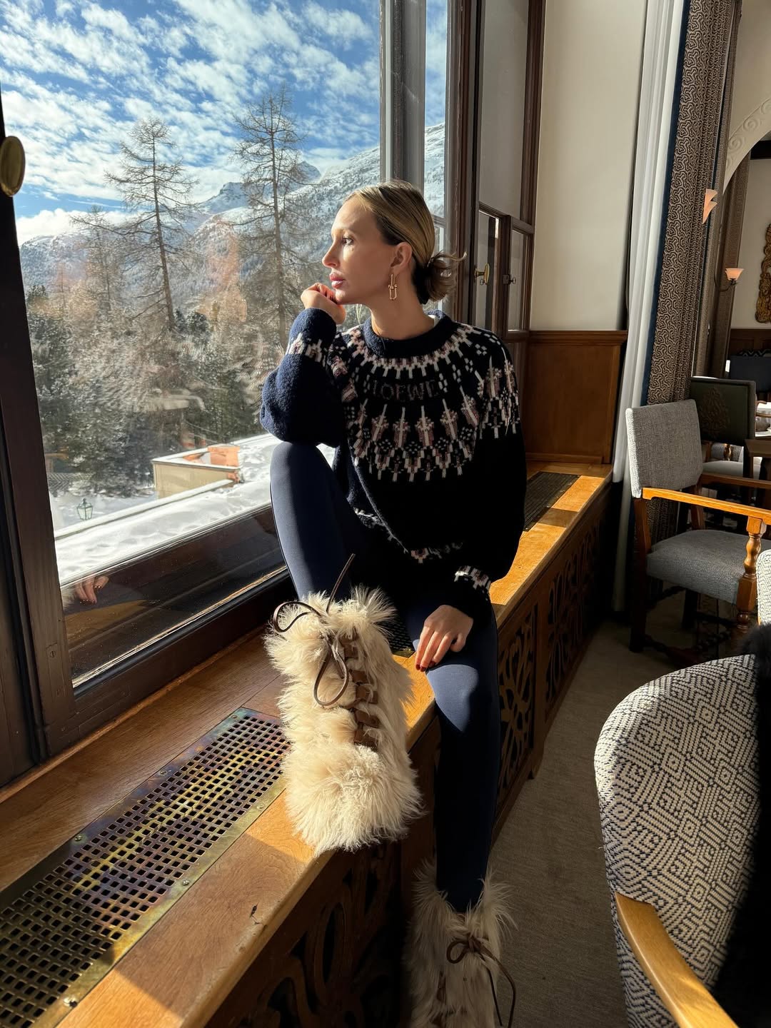 hannah strafford taylor wears furry winter boots