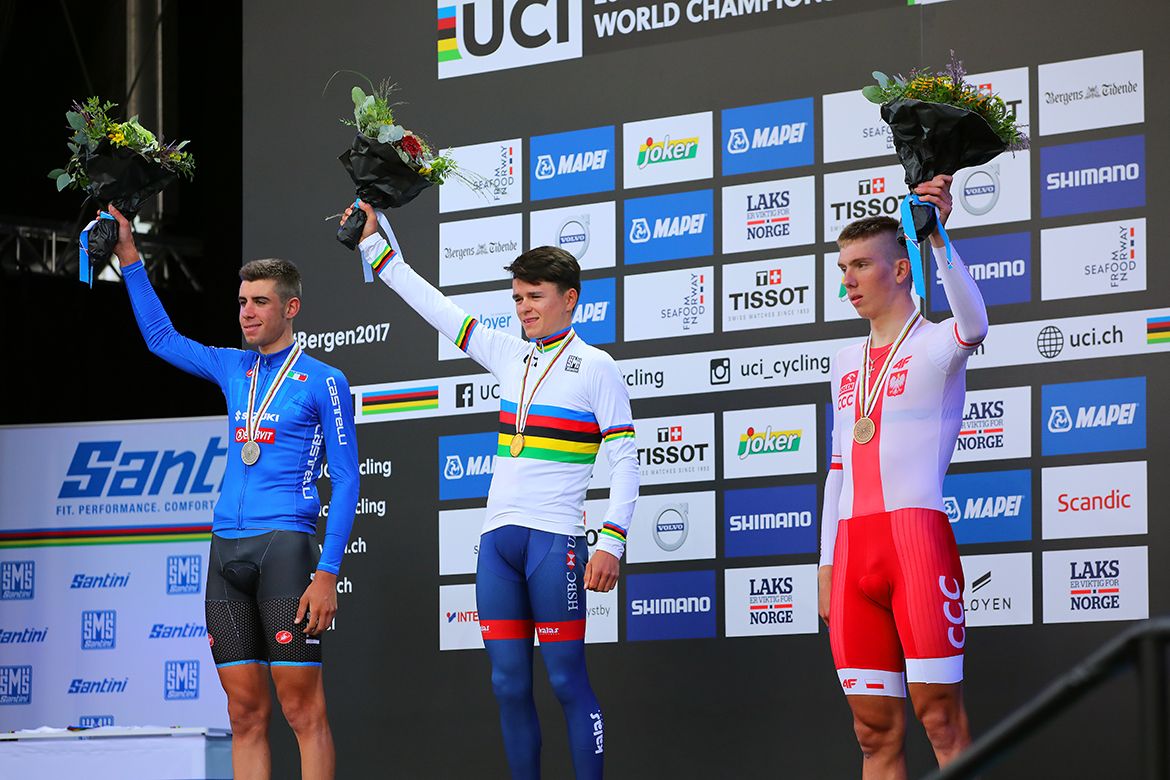 Tom Pidcock atop the podium