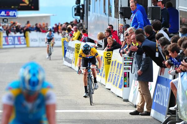 Bradley Wiggins (Team Sky) finishes