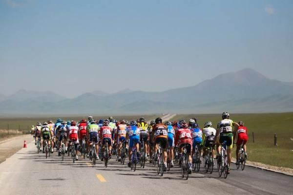 Stage 7 headed towards the hills.