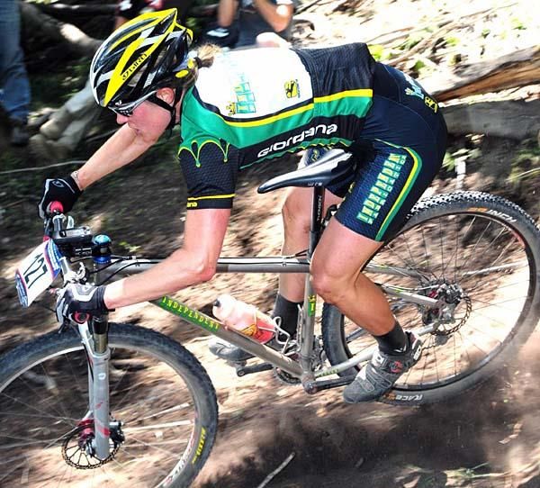Katie Compton (Katie Compton Coaching/Independent Fabrications) descends well.