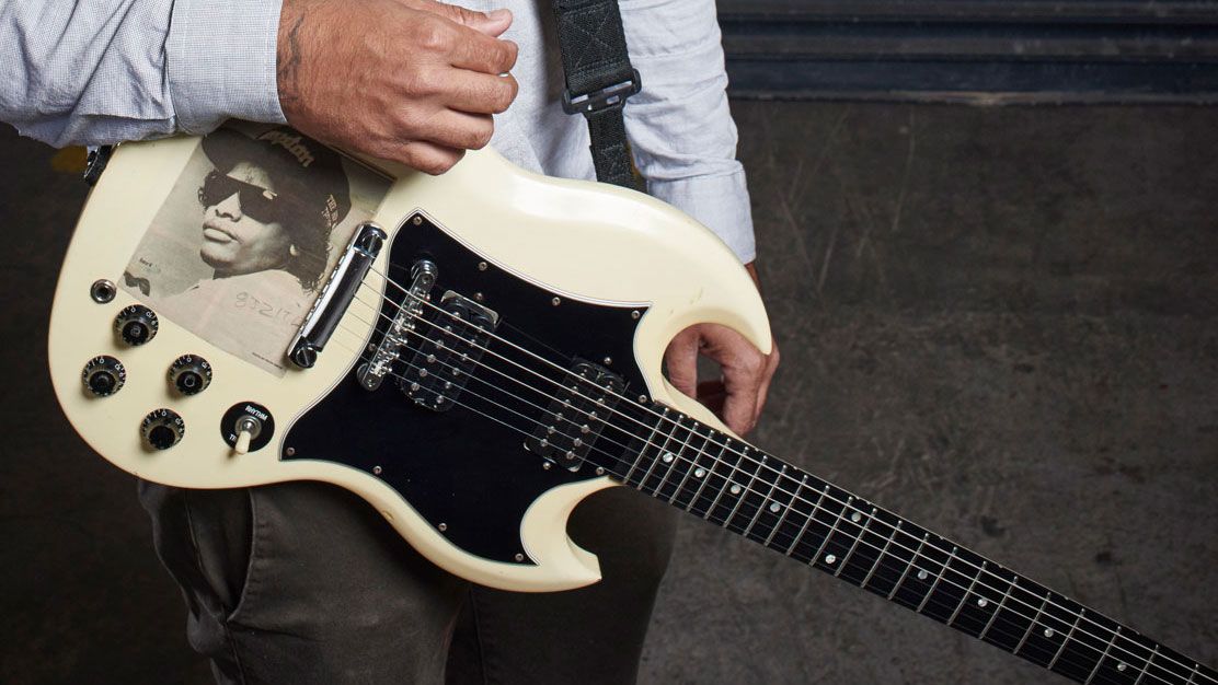 Deftones&#039; Chino Moreno and his neck-diving Gibson SG