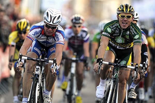 Frenchman Denis Flauhaut outsprints Dutchman Stefan Van Dijk for the win.